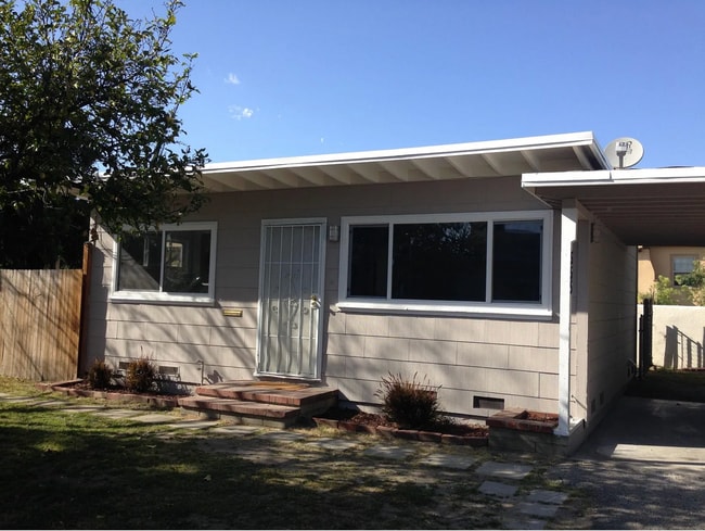 Building Photo - 555 S Indian Hill Blvd