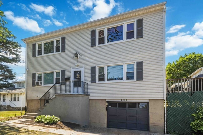 Building Photo - 508 New Rochelle Rd Unit 2