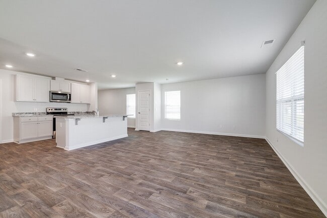 Photo - Spacious 4-Bedroom Home in Sought-After Lo...