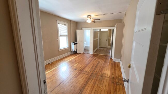 Building Photo - 210 S Logan St Unit 2