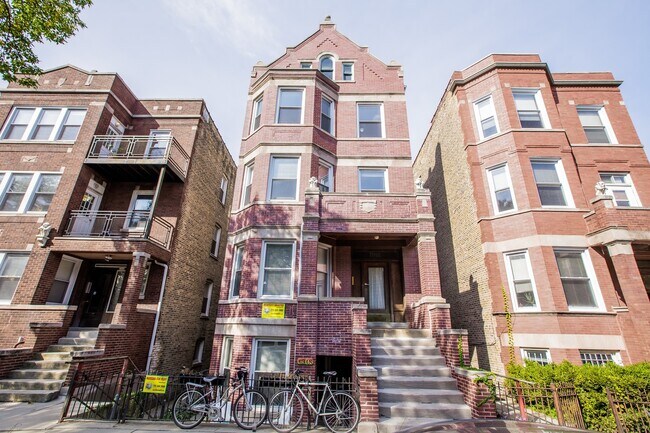 Photo - Beautiful 4bed/2bath GARDEN unit in Bucktown! Central Air! In-Unit Laundry! Unidad 0