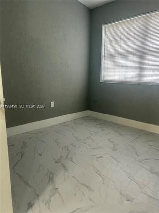 Photo - 3720 SW 32 Ave