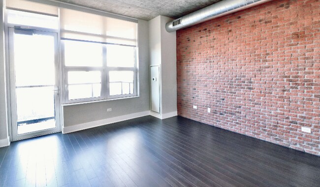 Building Photo - 804 S Clark St