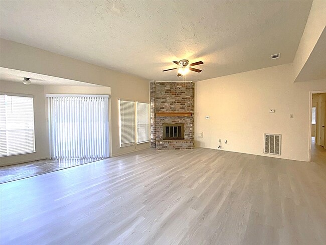 Building Photo - 9515 Hendon Ln