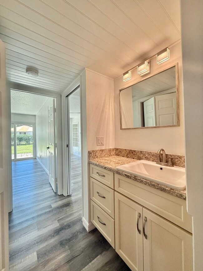 Photo - Stunning 2/2 1st floor condo in Downtown!
