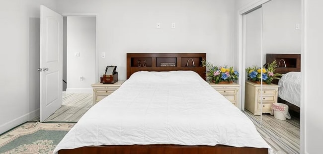 Photo - 1143 W 163rd St