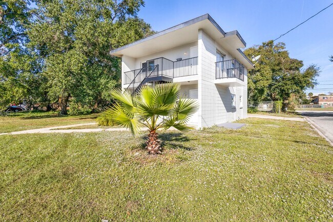 Photo - 901 Colyer St