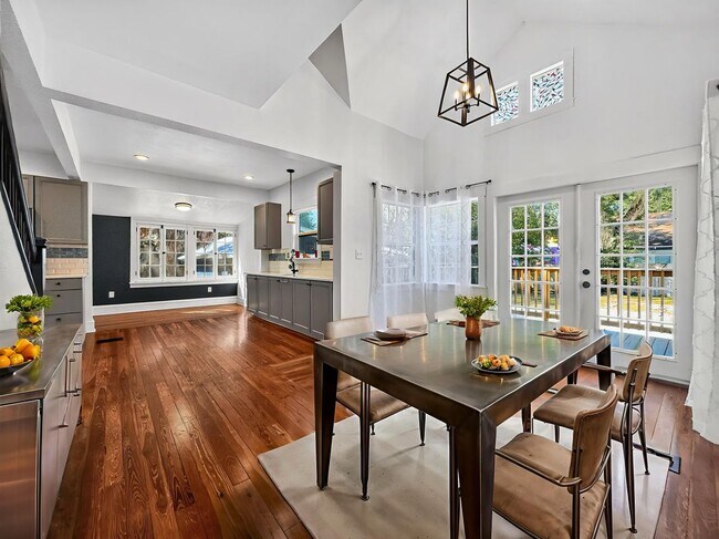 Photo - 1016 E Washington Ave