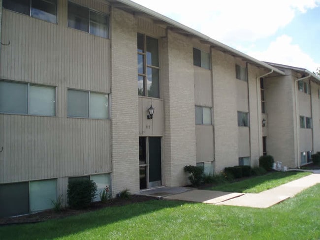 Building Photo - Somerset Villa