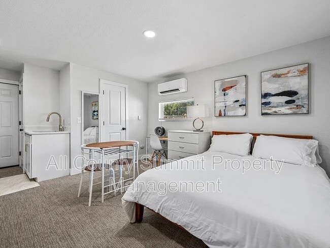 Photo - 760 Stuart St