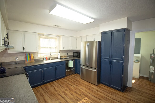 Photo - 410 Cardinal Dr