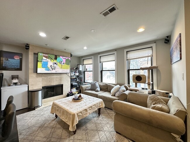 Photo - 917 N Damen Ave Unit J04P