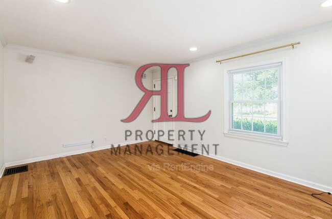Photo - 317 E Royal Forest Blvd