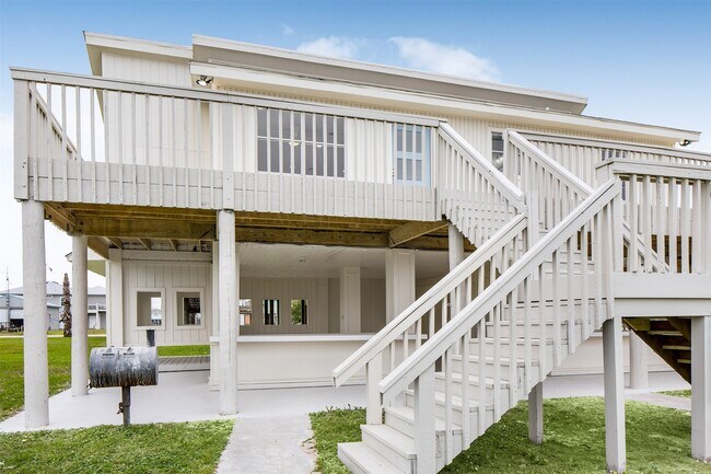 Photo - 971 Mary Ann