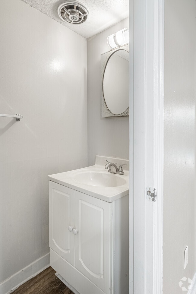 2BR, 1.5BA - 1025SF