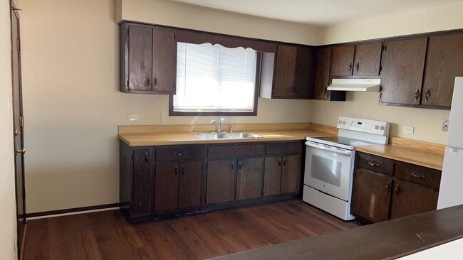 Photo - 16640 Crescent Ave Unit 2W