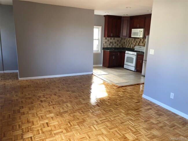 Photo - 231-10 145th Ave