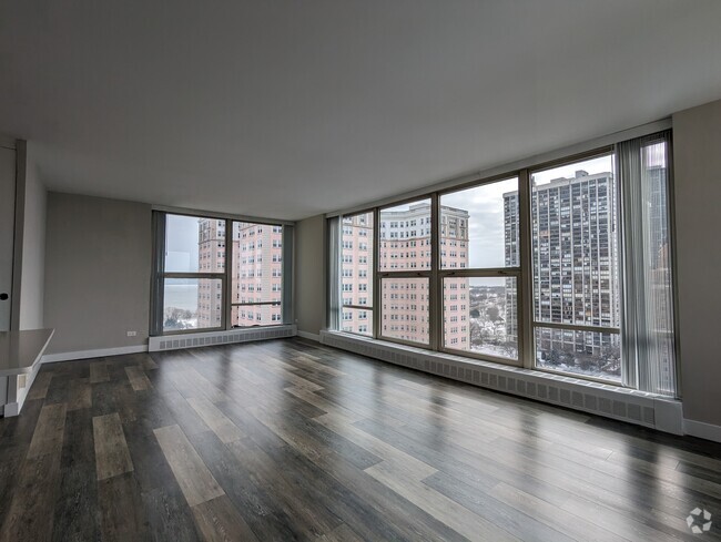 Building Photo - 5556 N Sheridan Rd Unit #15D Rental