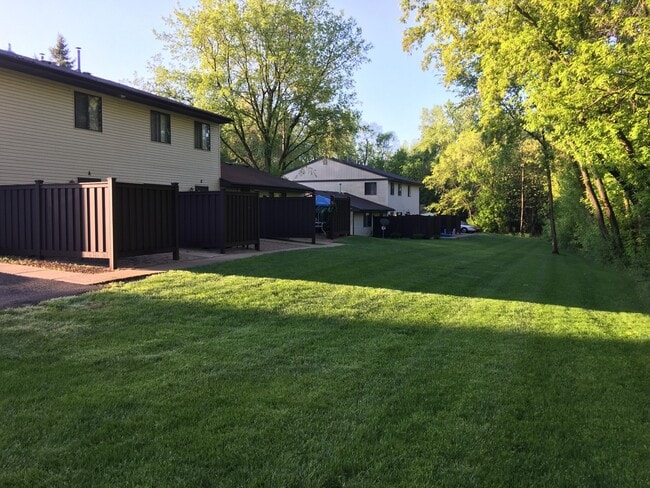 Building Photo - Griffin Court Apartments
