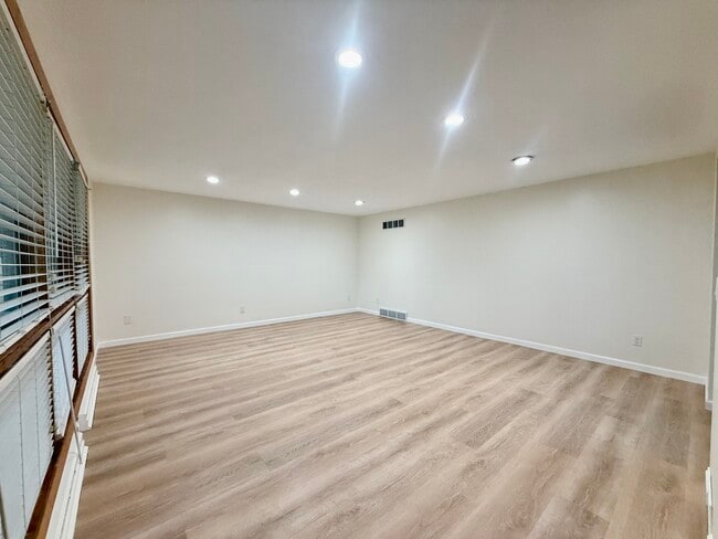 Living room - 1814 E Main St Apartments Unit 1814