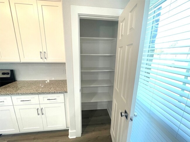 Building Photo - 9710 Tuffly St