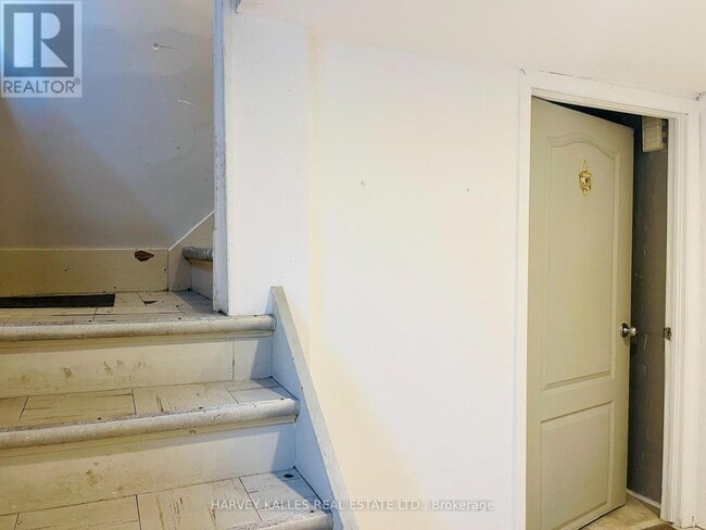Photo - 218 Heath St W Unit Basement