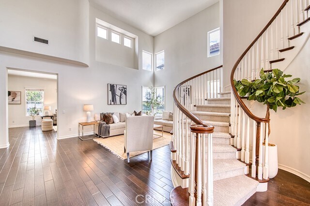 30 Eisenhower Ln