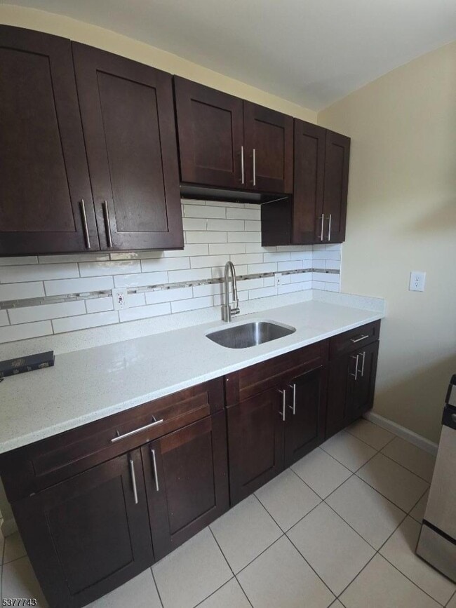 Building Photo - 350 13th Ave Rental