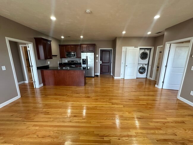 Photo - 76 Fellsway W Unit #401