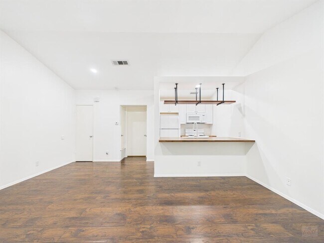 Photo - 1305 Hollow Creek Dr