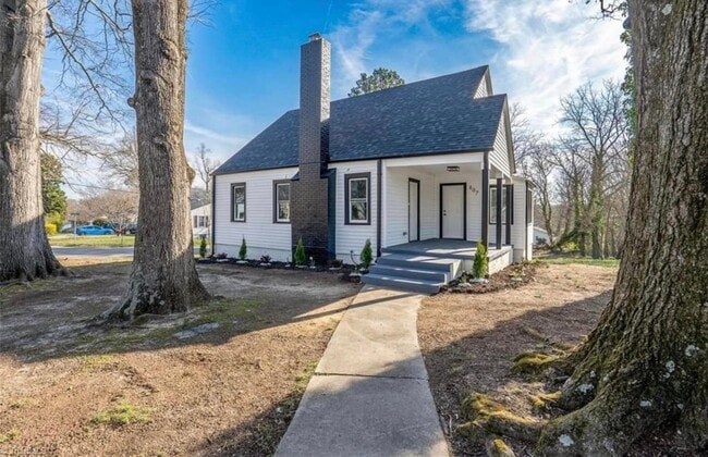 Photo - 407 Cox Ave