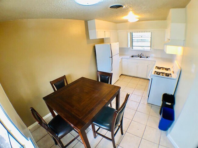 Photo - 603 E Oltorf St