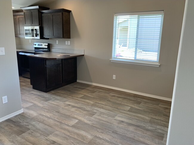 Photo - 3 bed, 2 bath Rambler, near Park Orchard. Fully fenced.