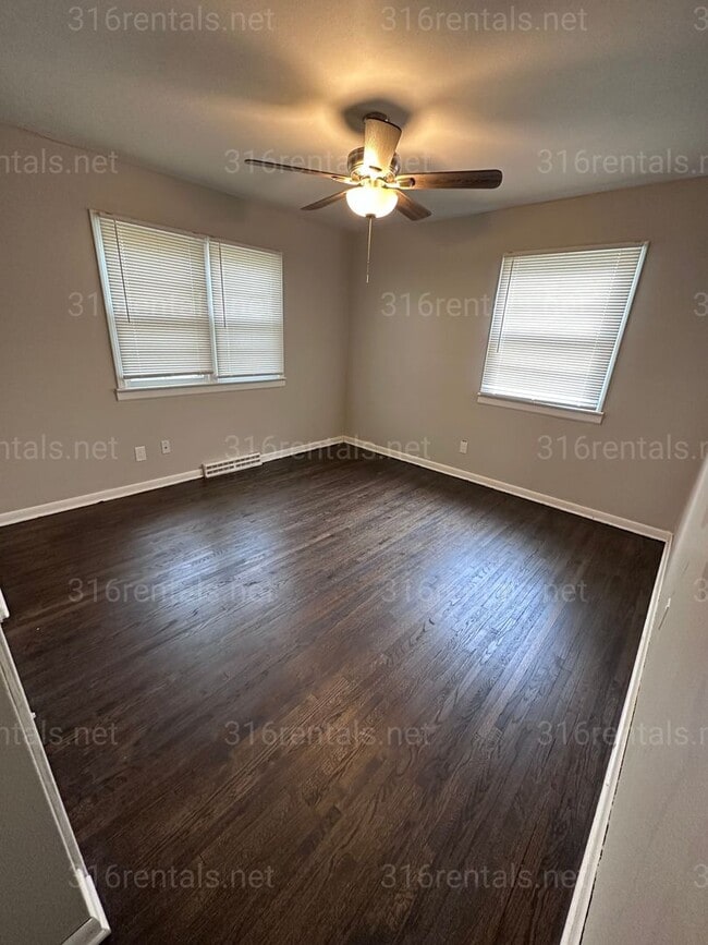 Photo - $1,195 - 3 bedroom / 1 bathroom - Single Family Home