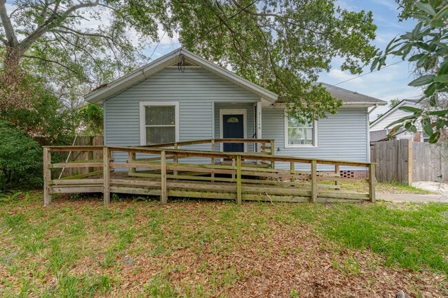 Building Photo - 2114 Merrill Ave