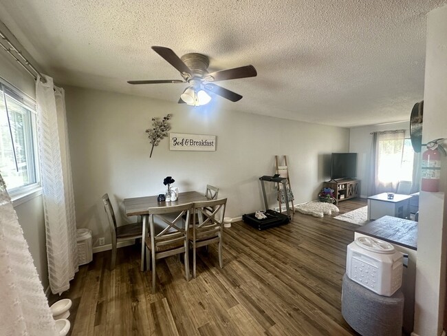2416 Towne House Dr NE