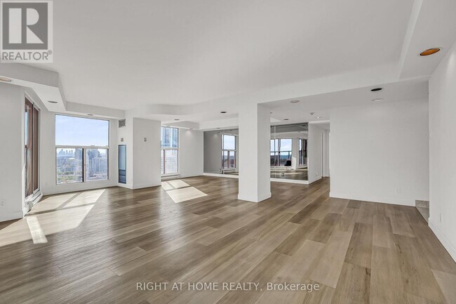 Photo - 99 Harbour Square Unit 3008