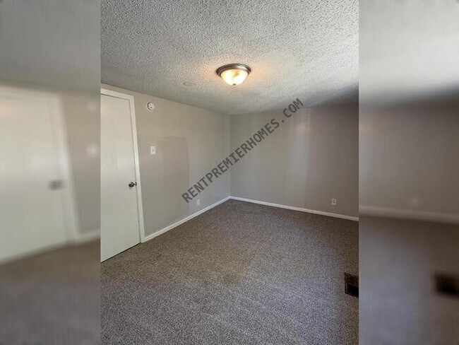 Photo - 1015 Oakwood