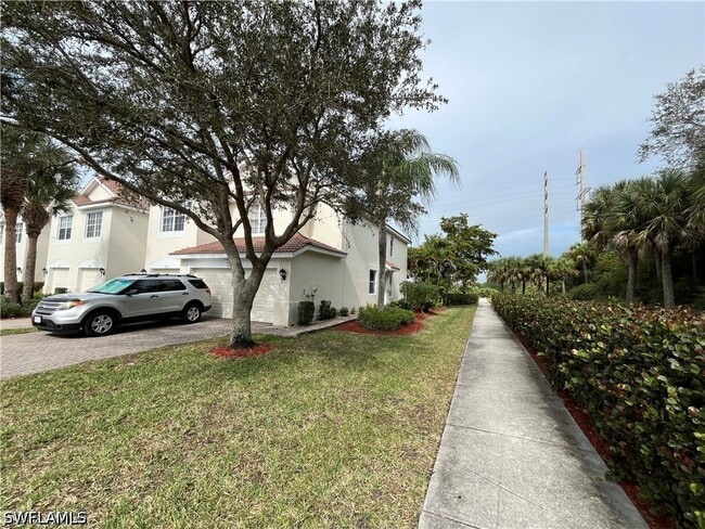 Photo - 884 Hampton Cir