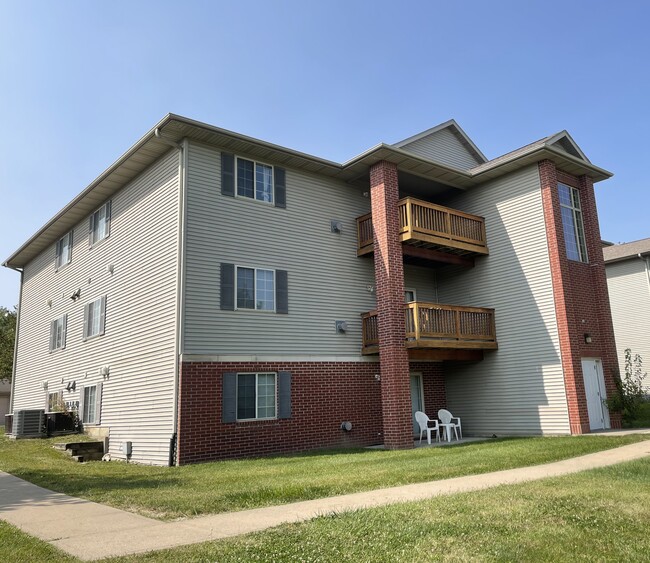 Building Photo - 2266 Holiday Rd