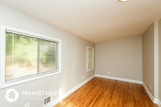 Photo - 145 Clement Way SW