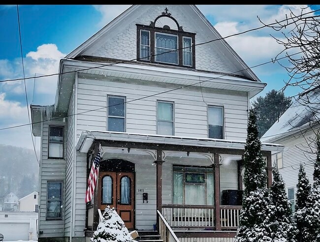 Building Photo - 1415 Buffalo St Unit 2