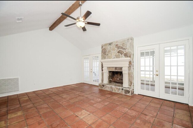Photo - 13814 Lynnwood Ln