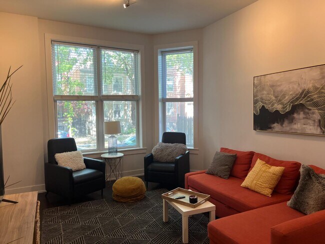 Building Photo - 1246 N Artesian Ave Rental