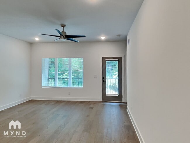 Photo - 1447 Walker Pl SE