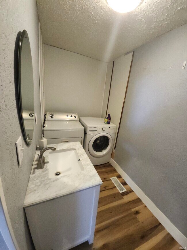 Photo - 503 W Walnut St