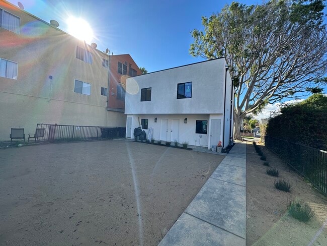 Photo - 826 Rose Ave