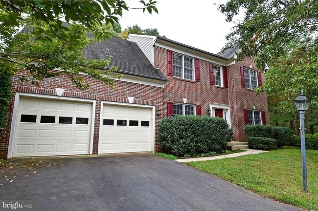 Elegant Brick Colonial on Quiet Cul-de-Sac... - Elegant Brick Colonial on Quiet Cul-de-Sac... House