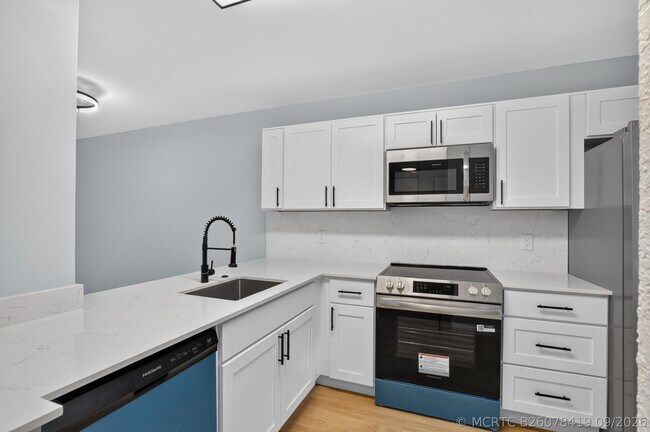 6795 Huntington Ln Unit 201