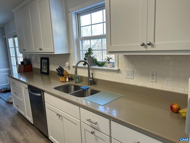 Photo - 136 Goldenrod Ct